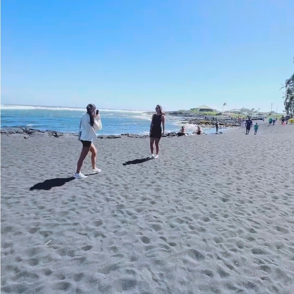 Auctions with Adrianne ❤️ - Picture 2 of 5